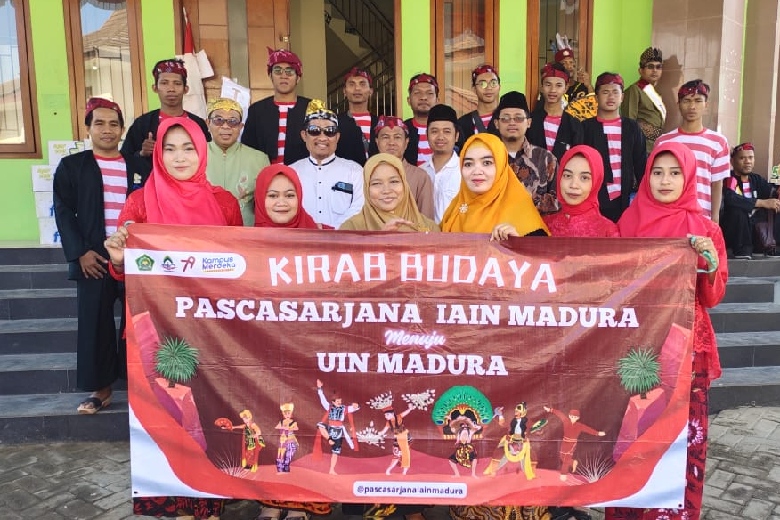 KIRAB BUDAYA NUSANTARA MERIAHKAN HARLAH KE-58 IAIN MADURA