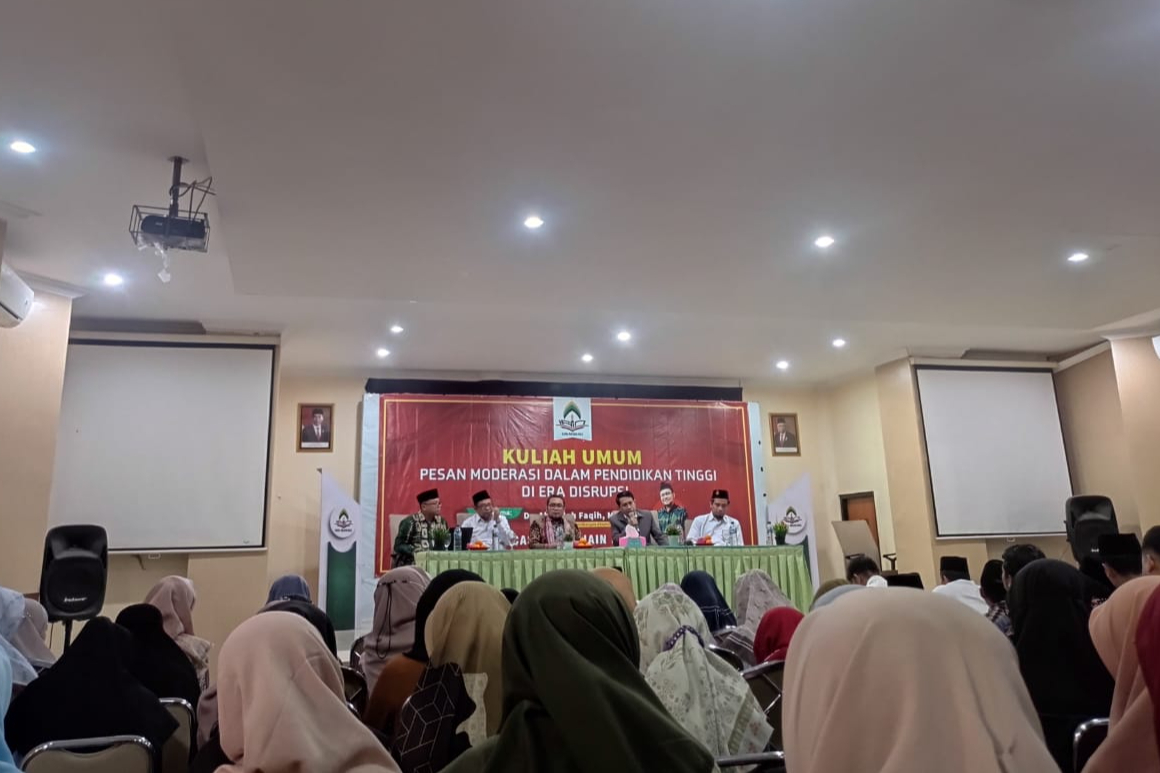 IKUTI KULIAH TAMU, MAHASISWA PRODI MPI PASCASARJANA IAIN MADURA PEROLEH ILMU BARU TENTANG PESAN MODERASI DALAM PENDIDIKAN TINGGI DI ERA DISRUPSI