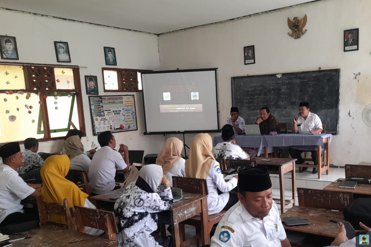 KAPRODI MAGISTER MPI DAMPINGI AKREDITASI SEKOLAH SASARAN DI KECAMATAN SEPULUH BANGKALAN, WUJUD PENGABDIAN KEPADA MASYARAKAT SEKALIGUS SOSIALISASI PMB UIN MADURA 2026